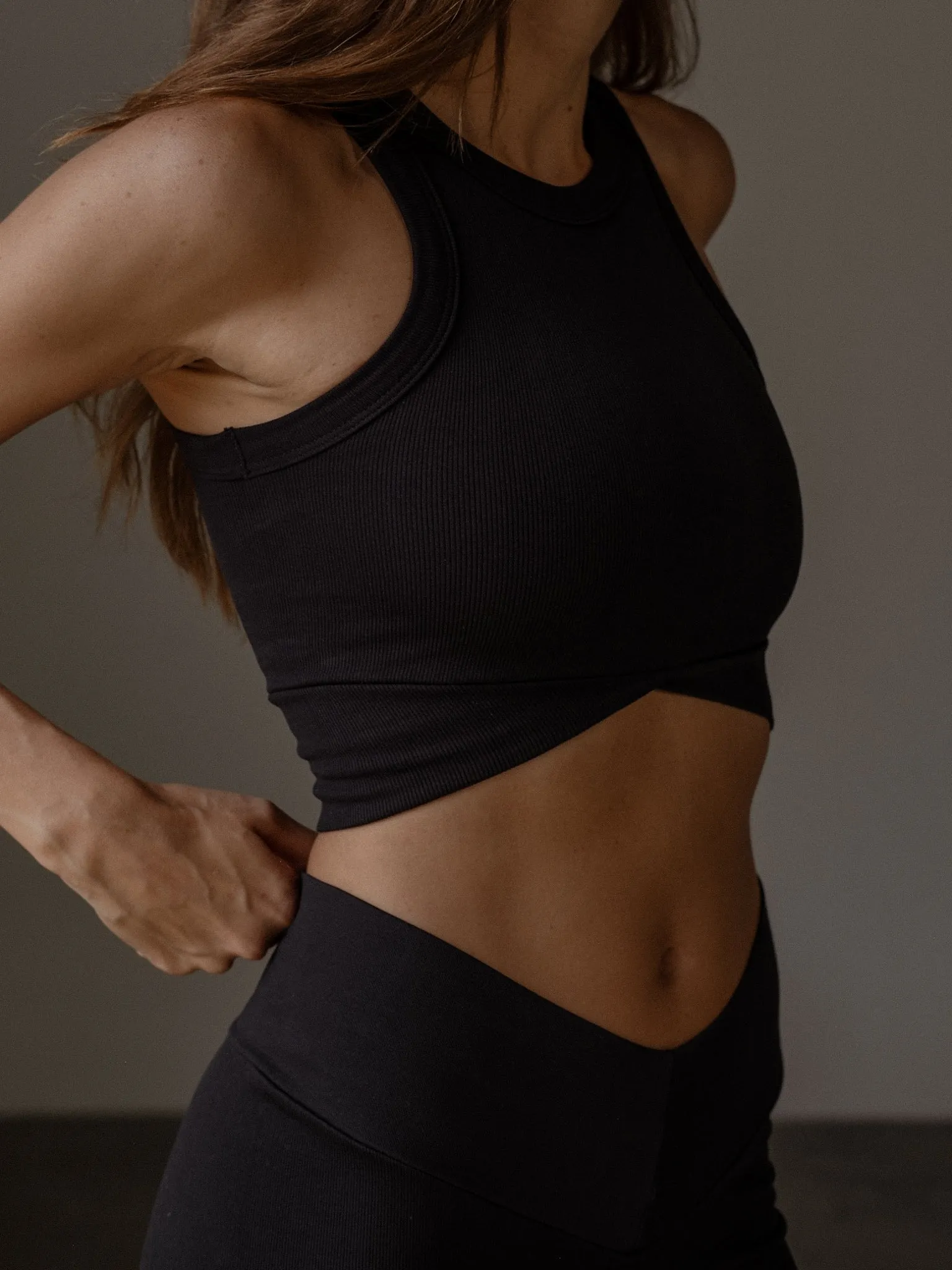 ABS SEAMLESS CROP TOP - SHADOW