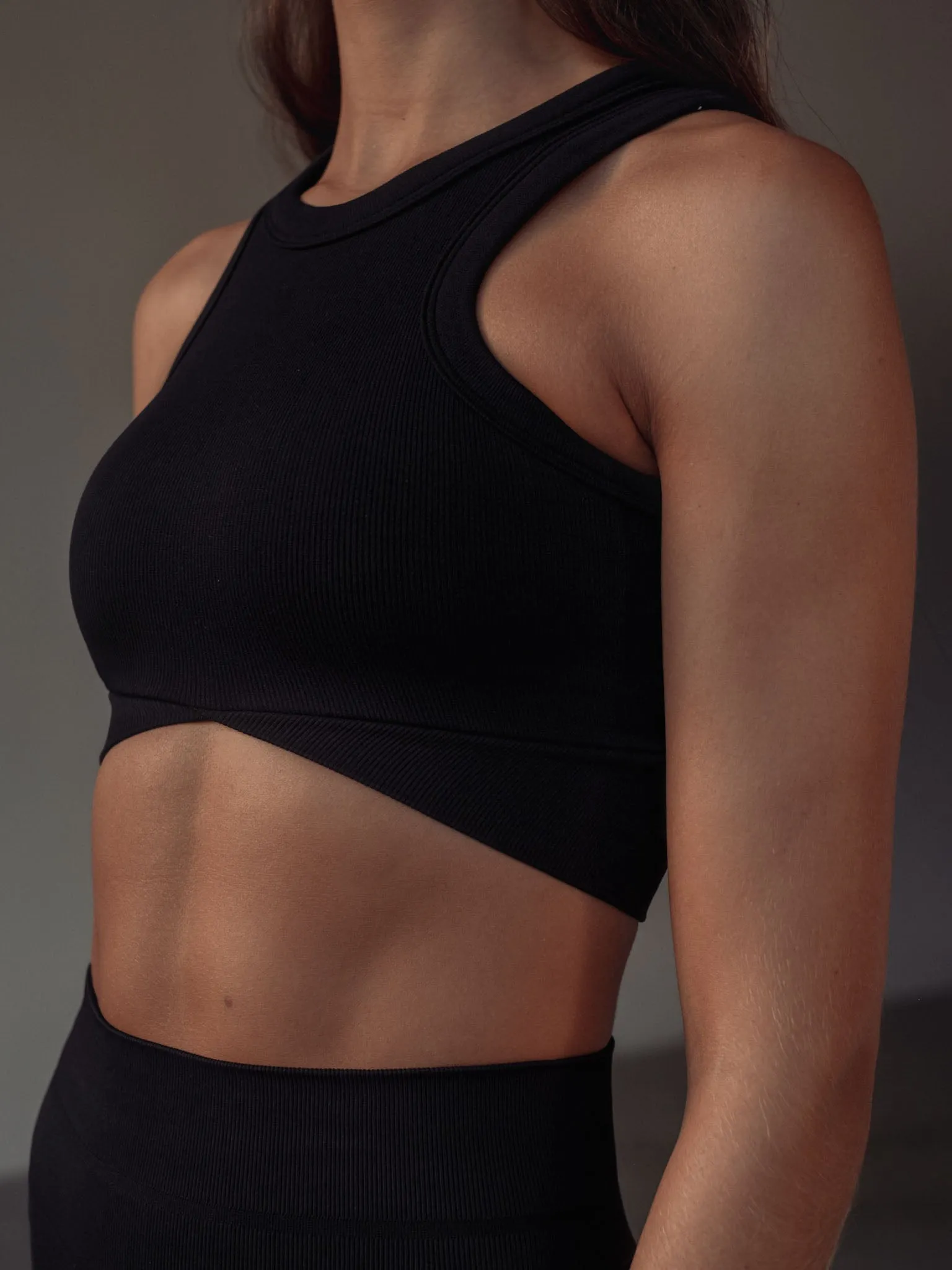 ABS SEAMLESS CROP TOP - SHADOW