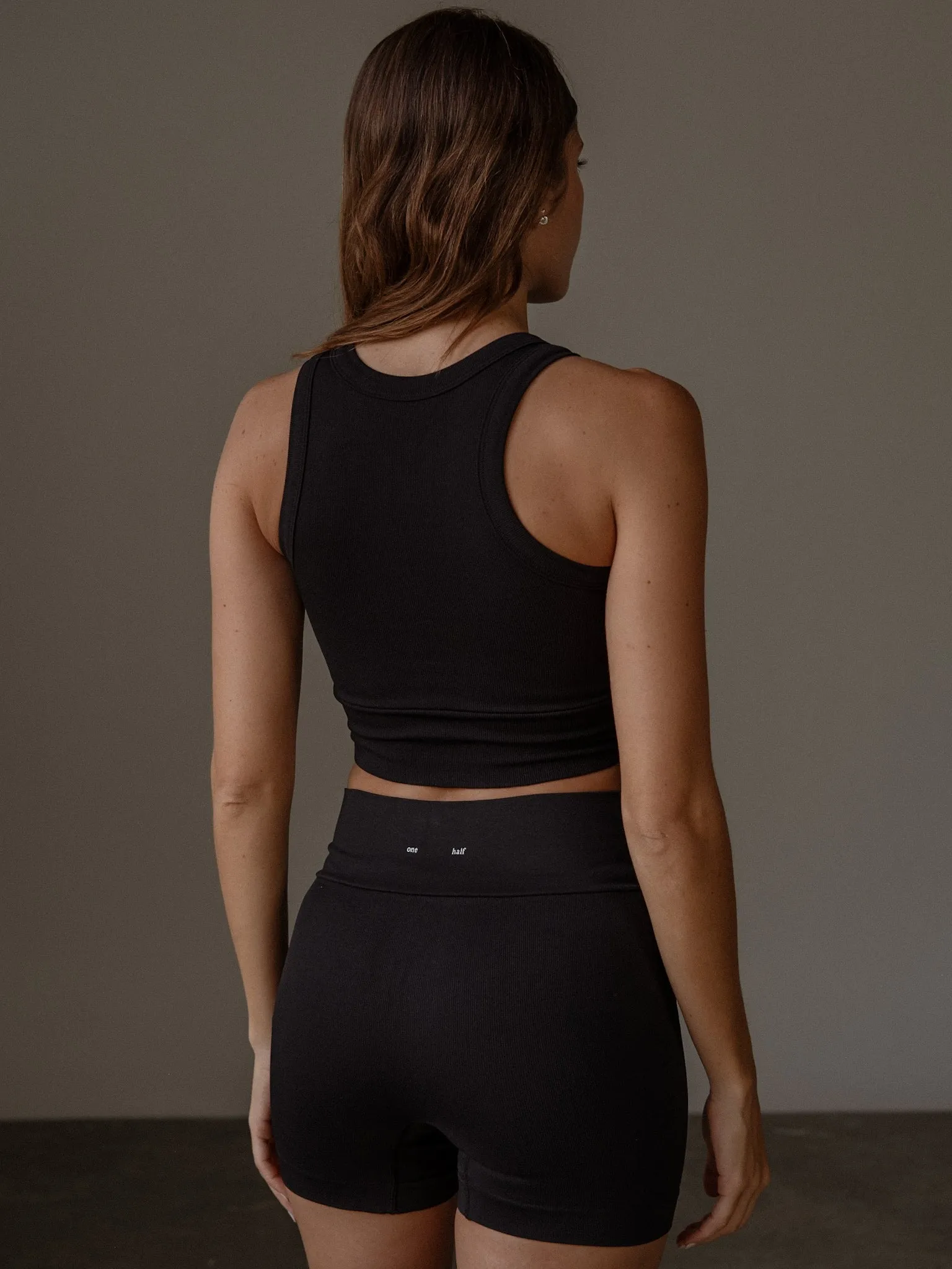 ABS SEAMLESS CROP TOP - SHADOW