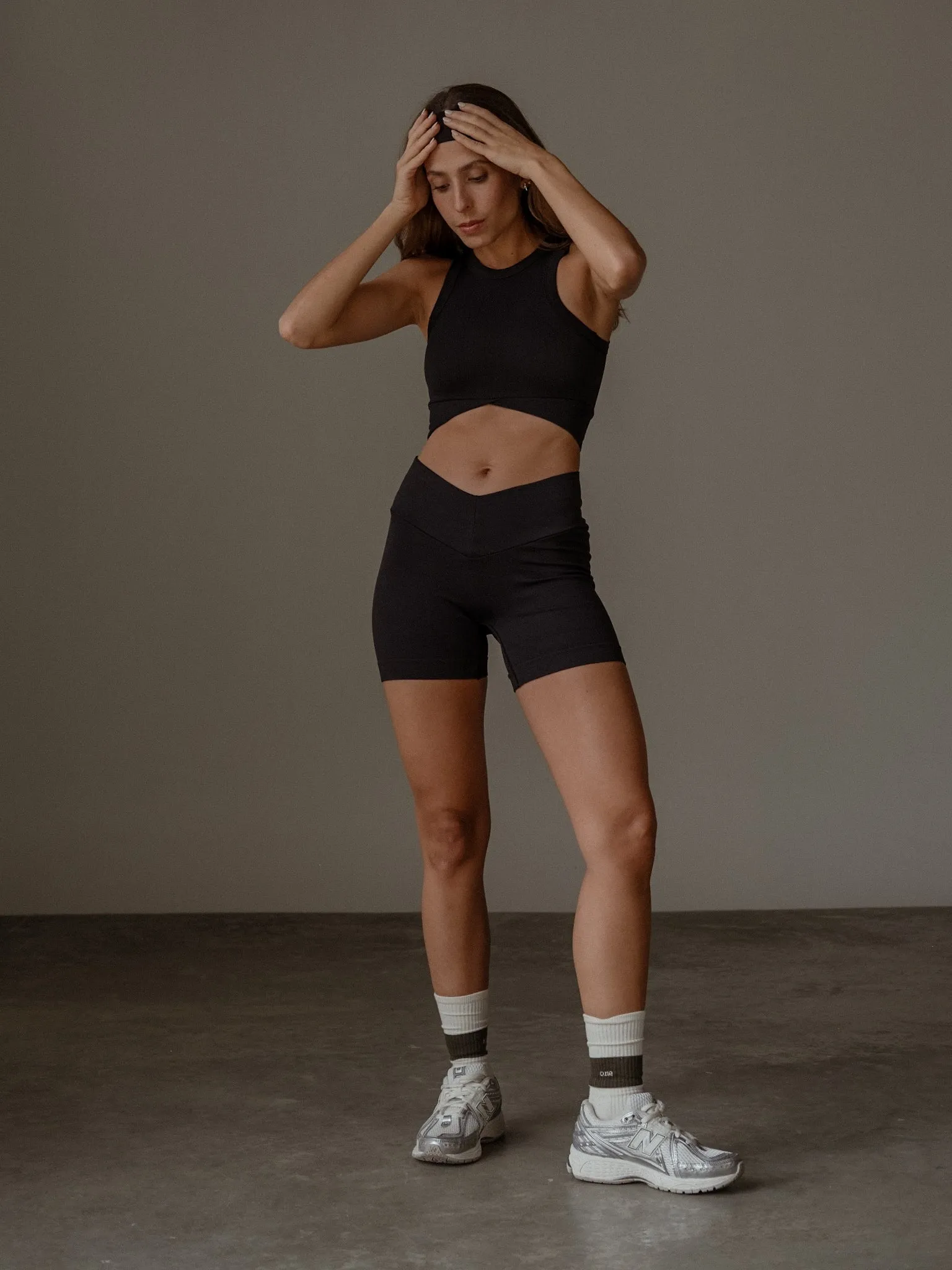 ABS SEAMLESS CROP TOP - SHADOW