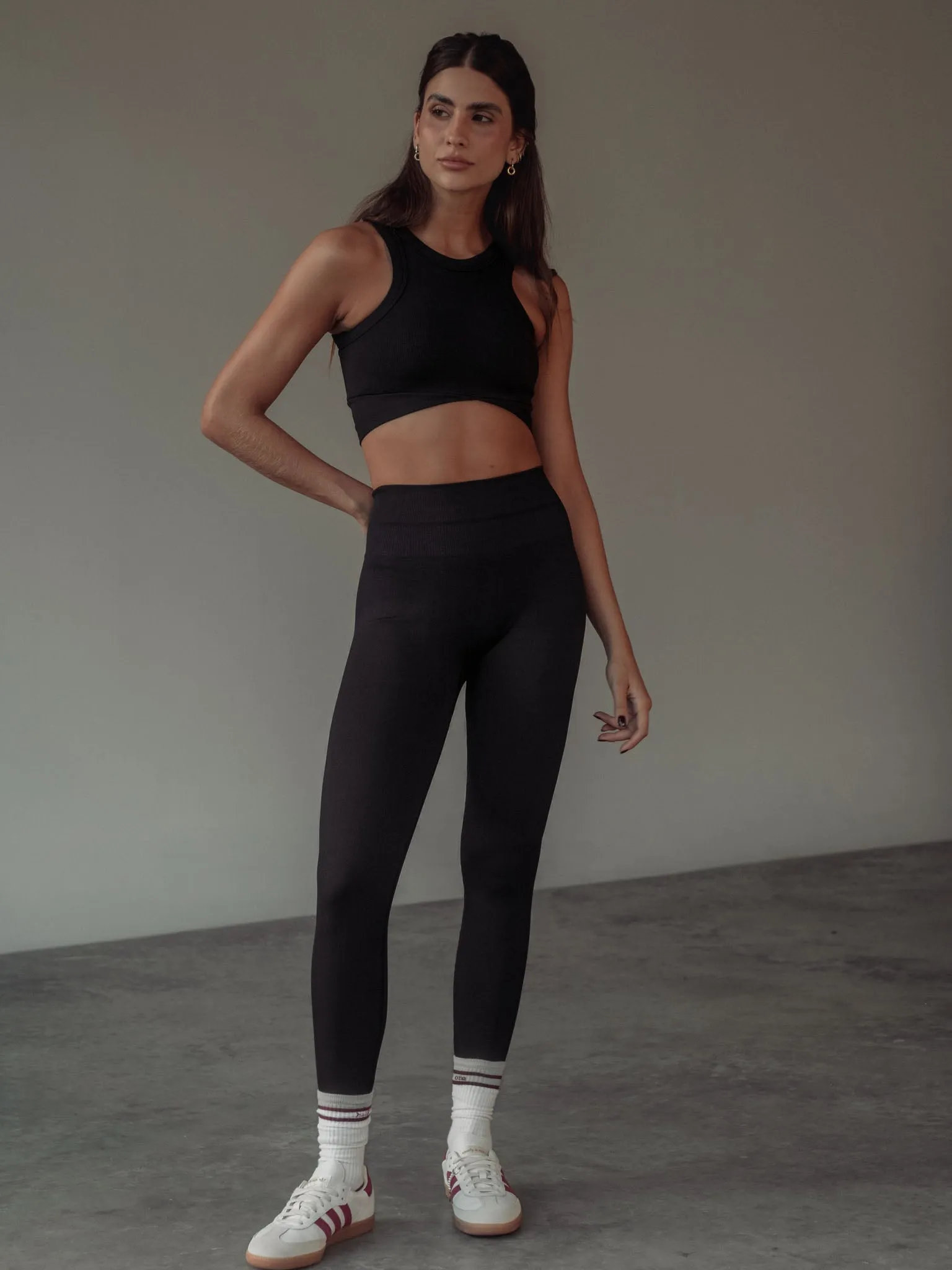 ABS SEAMLESS CROP TOP - SHADOW
