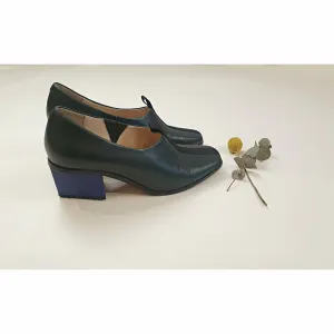 Alpha 60 second hand green leather heels with triangular blue heels size 38