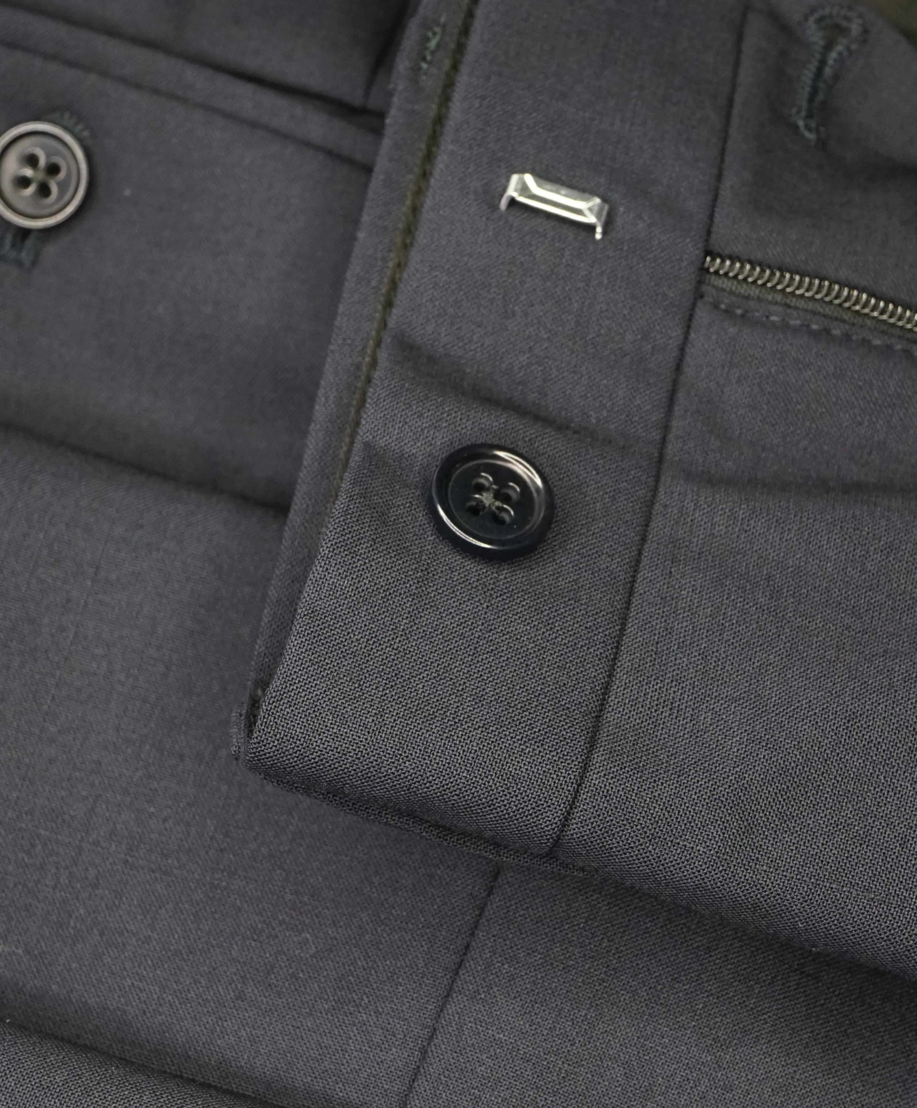 ARMANI COLLEZIONI - Navy 2-Button Notch Lapel "M Line" Slim Suit - 40R