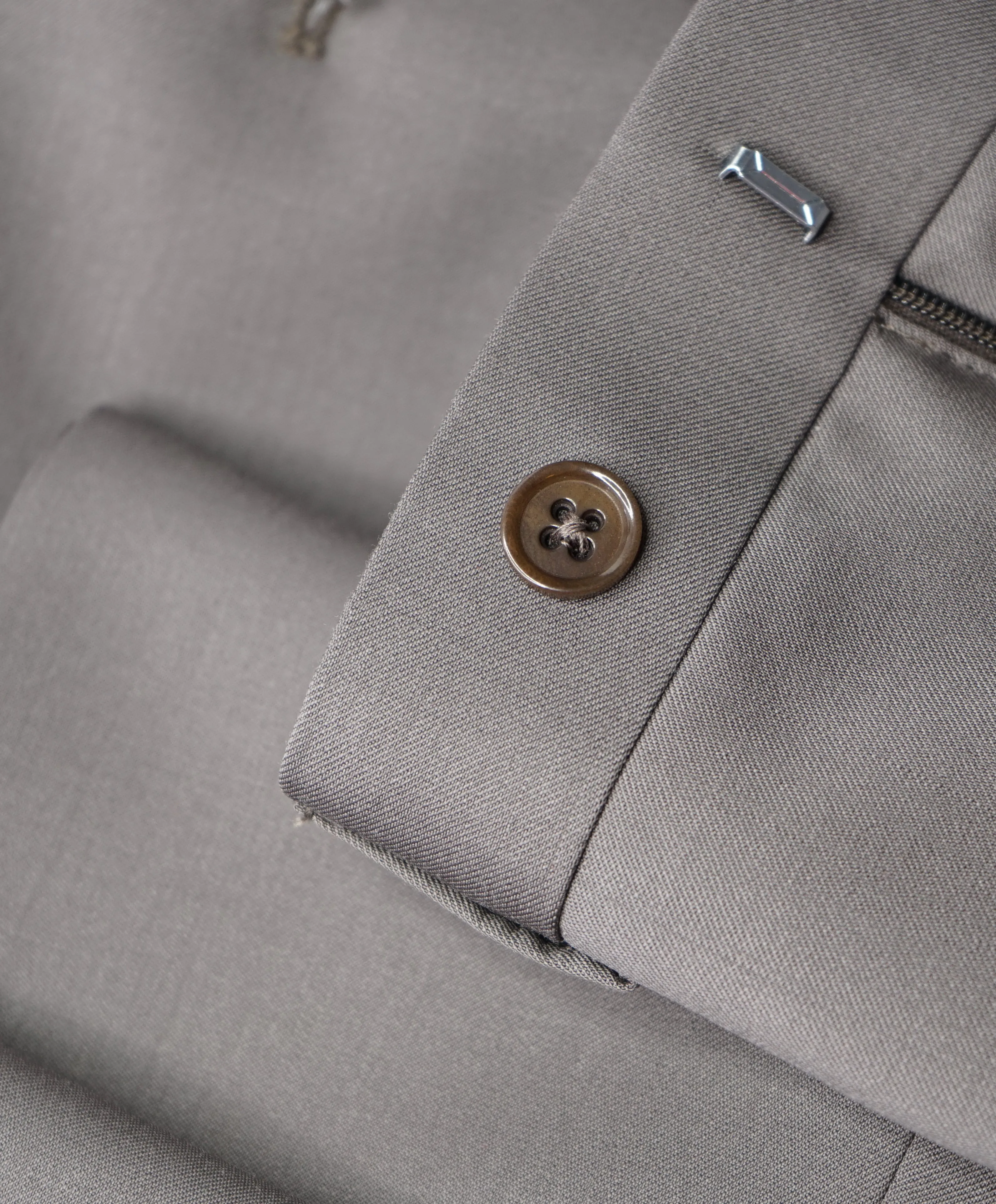 ARMANI COLLEZIONI - Slim 2-Button Notch Lapel Taupe Suit- 44R
