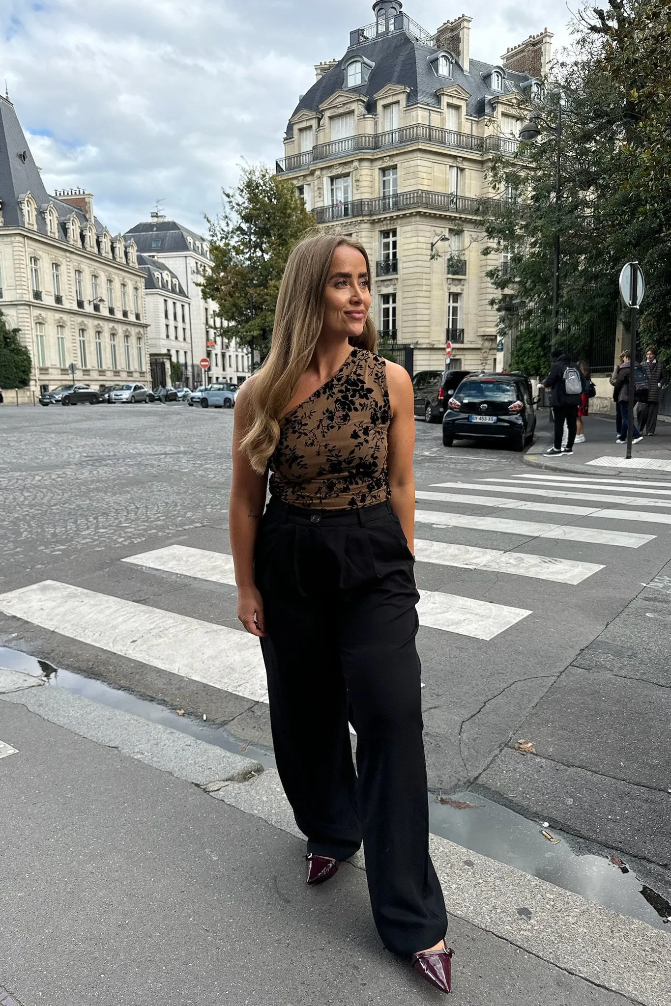 EllaIC Mesh Top - Beige Sort Blomster Print