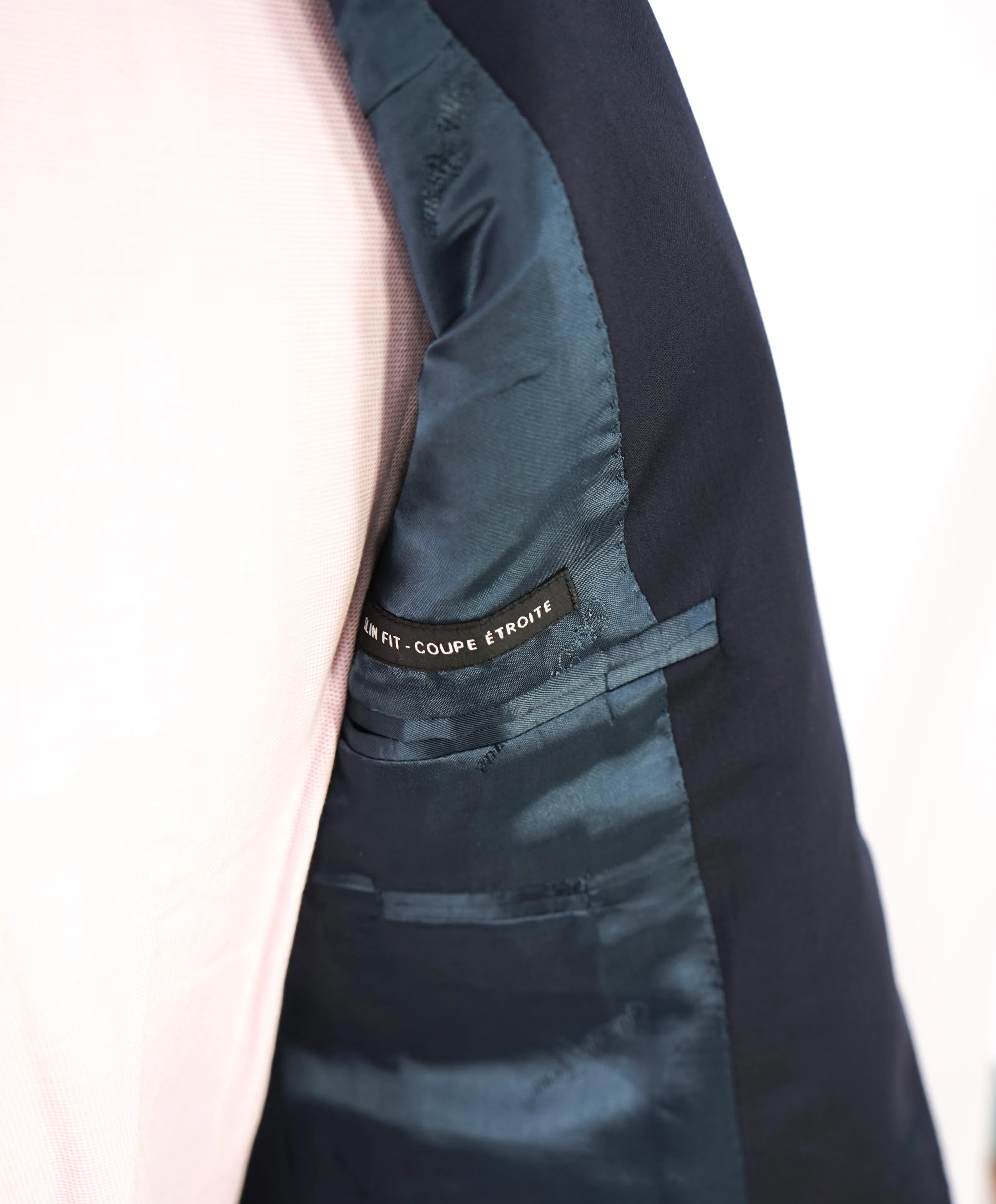 ERMENEGILDO ZEGNA - By SAKS FIFTH AVENUE "Slim" SILK BLEND Navy Suit - 38S