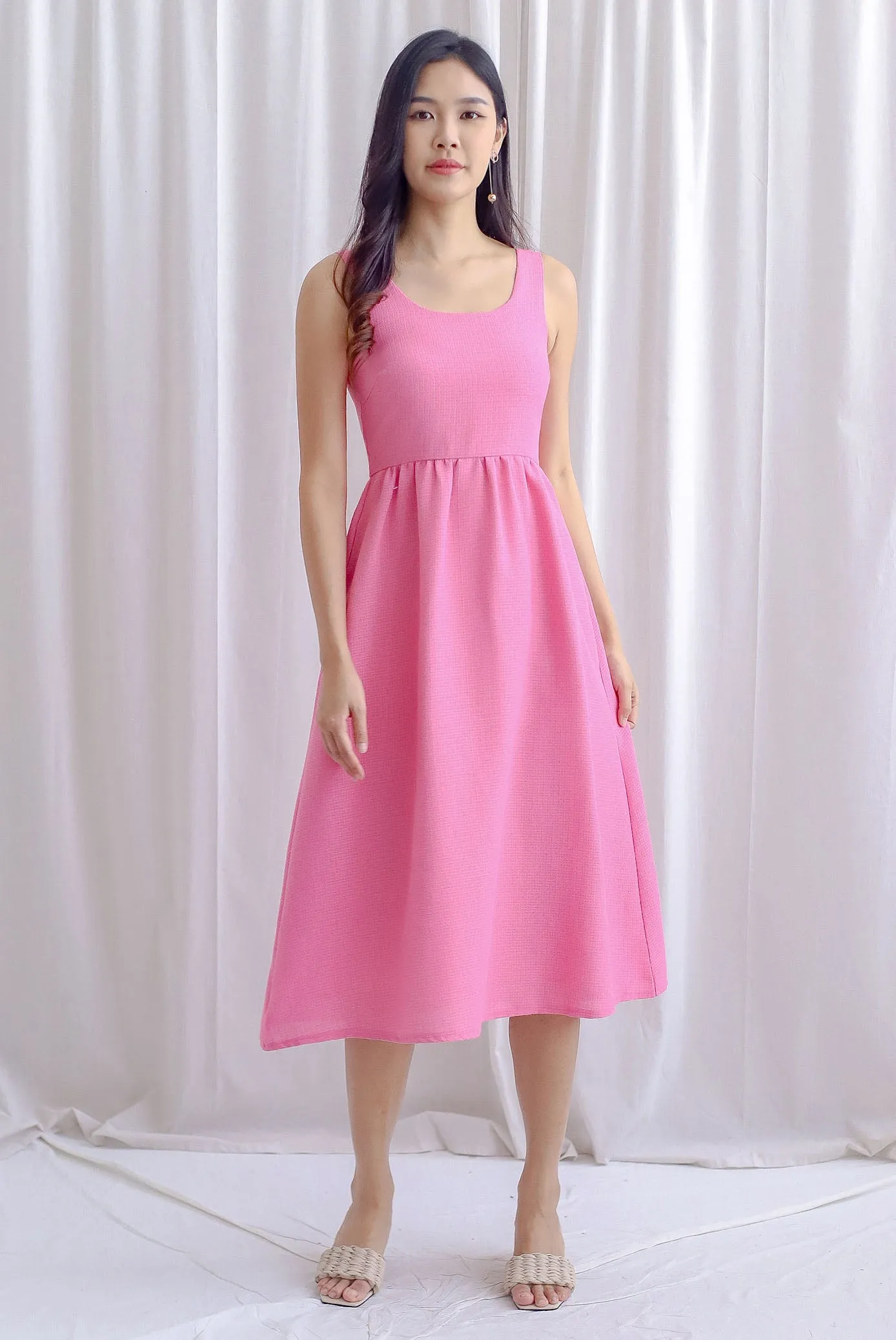 Graciela Tweed Scoop Neckline Midi Dress In Pink
