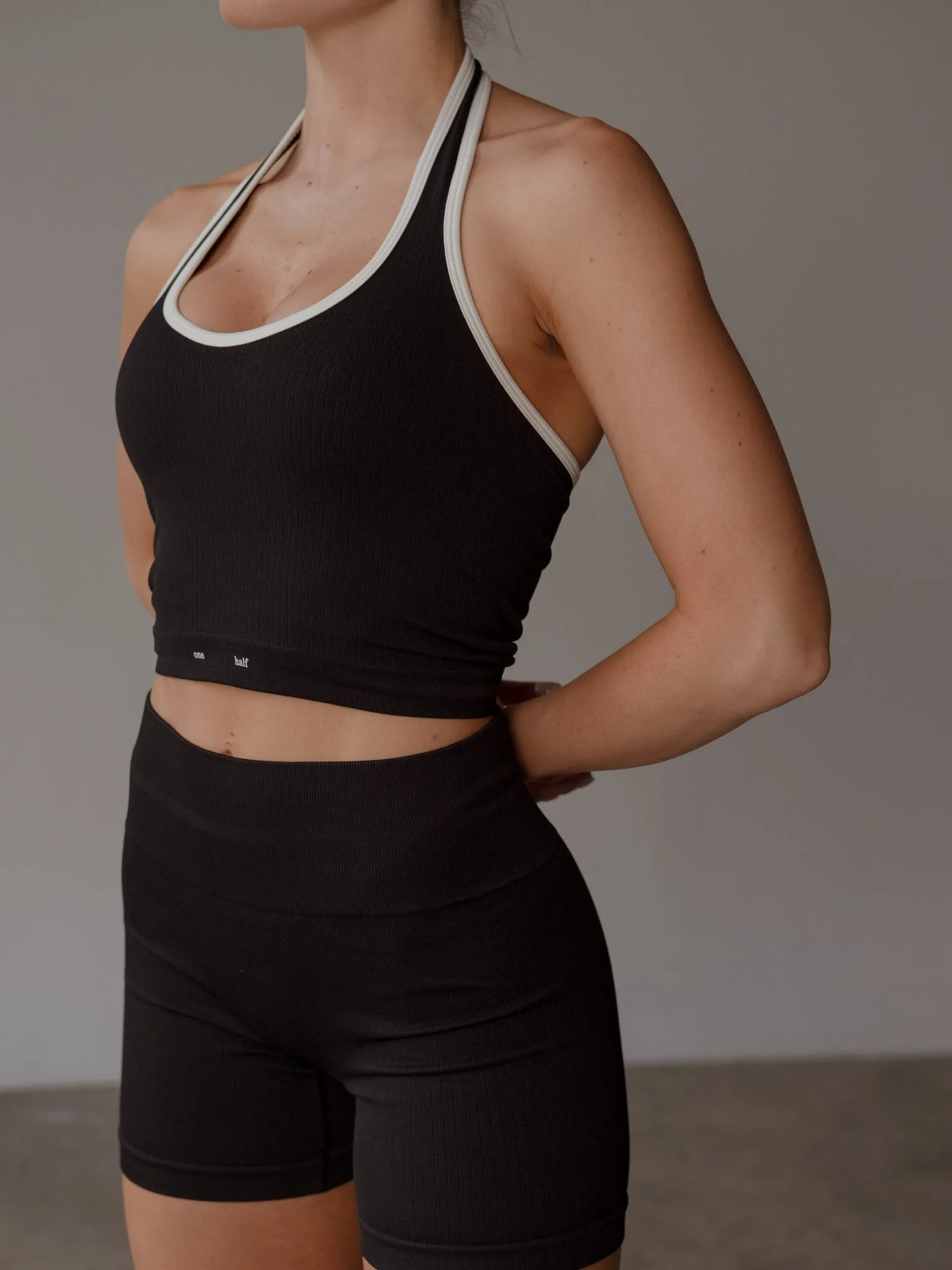 OPEN HALTER SEAMLESS TANK - PLUS BLACK