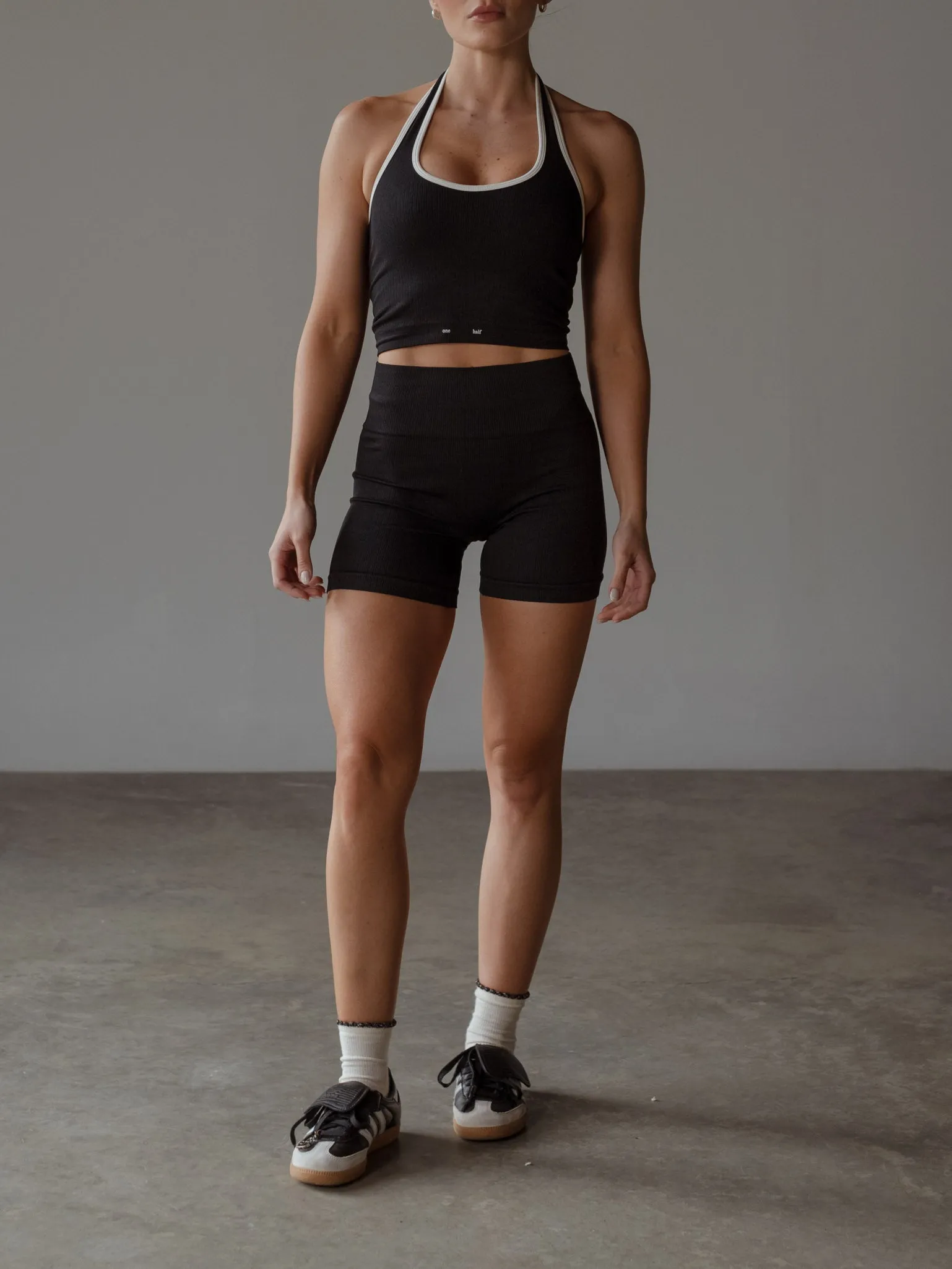 OPEN HALTER SEAMLESS TANK - PLUS BLACK