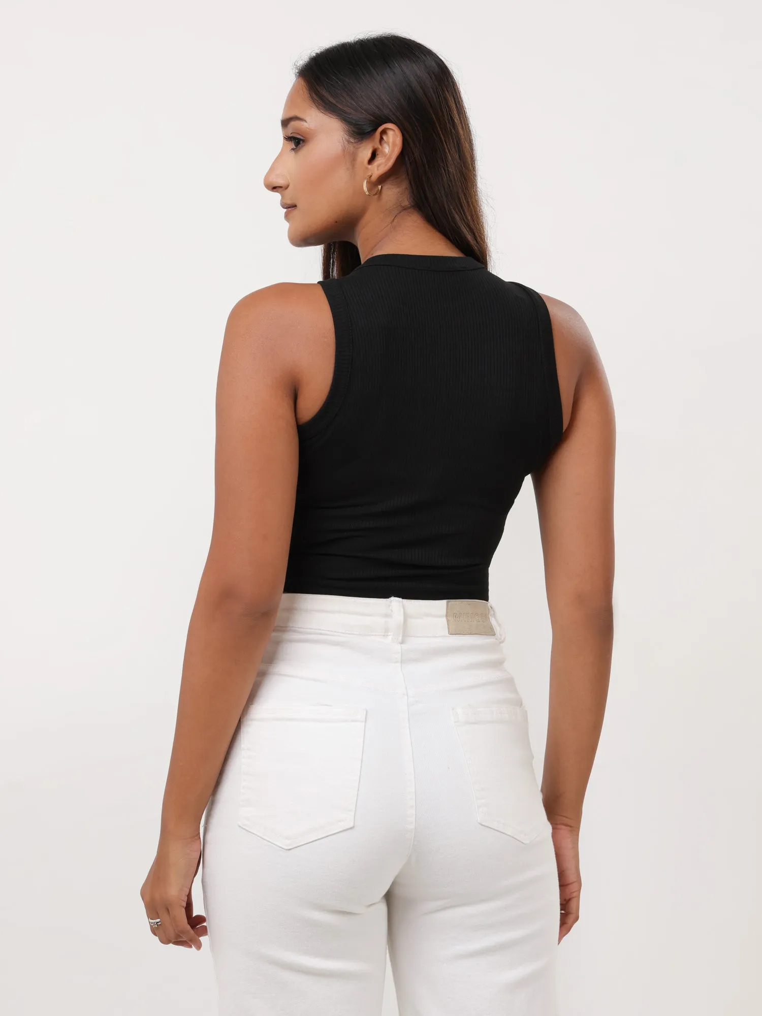 Riri Sleeveless Halter Neck Crop Top
