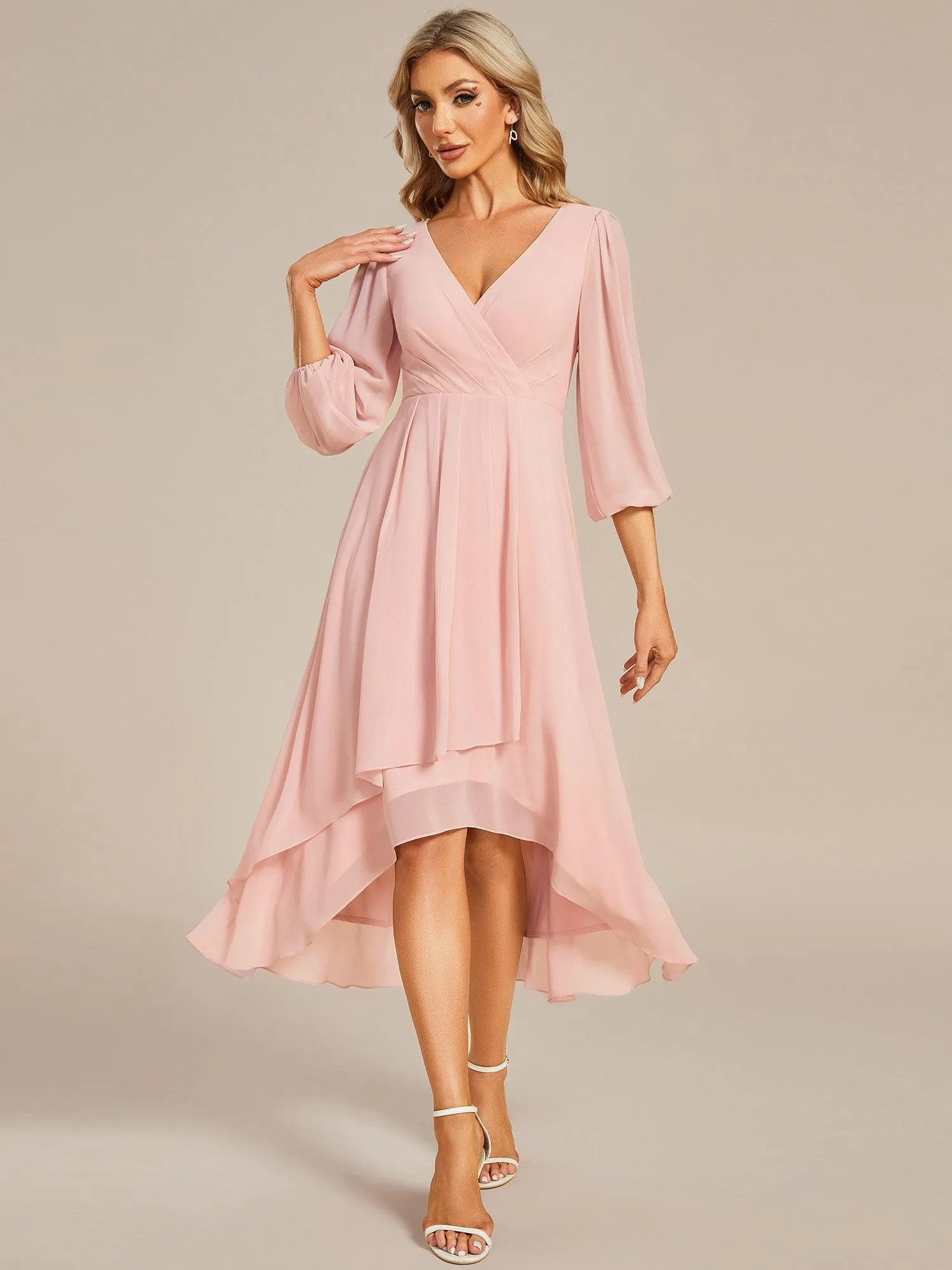 Robes de demoiselle d'honneur à manches longues et ourlet asymétrique