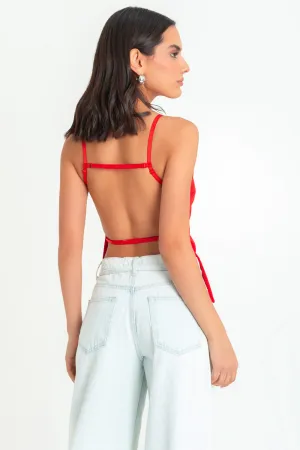 Top fit ajustado con tirantes escote en espalda