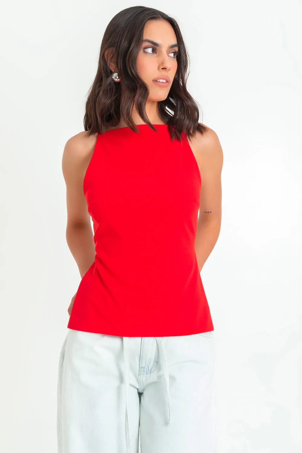 Top fit ajustado con tirantes escote en espalda