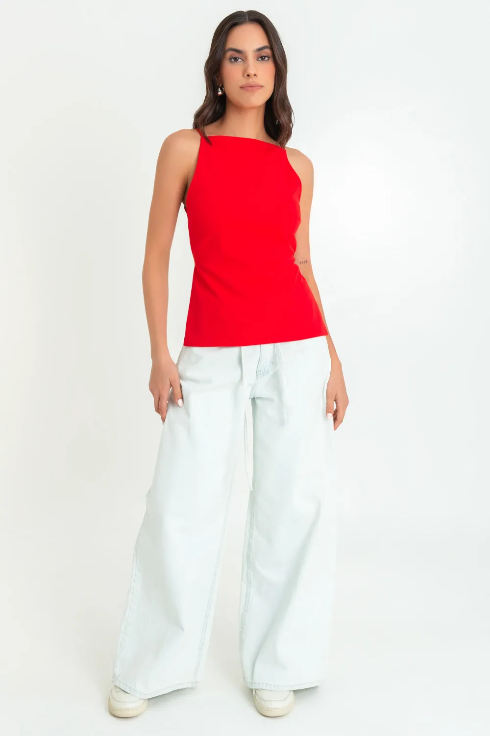 Top fit ajustado con tirantes escote en espalda