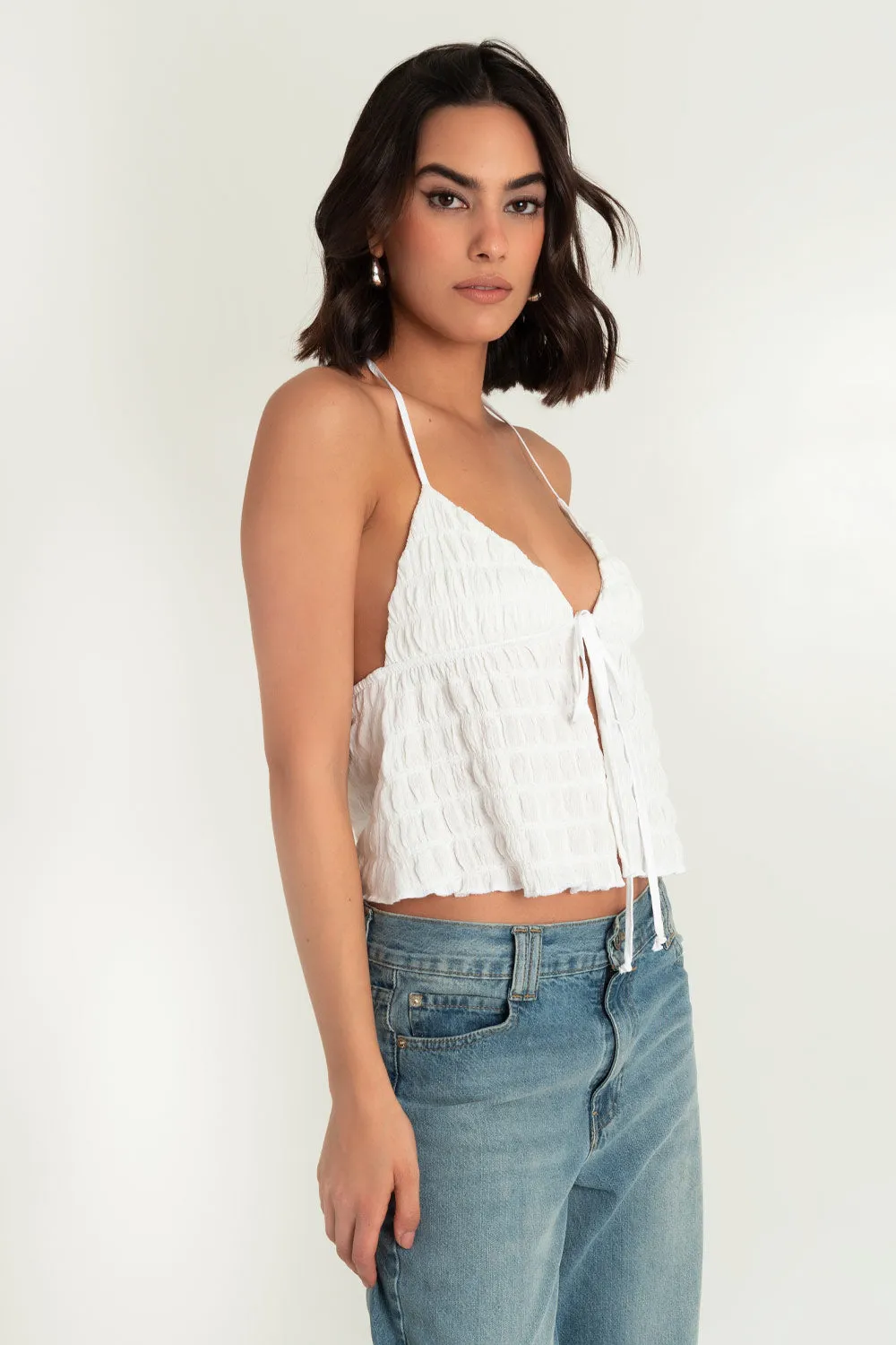 Top halter fruncido con lazo frontal